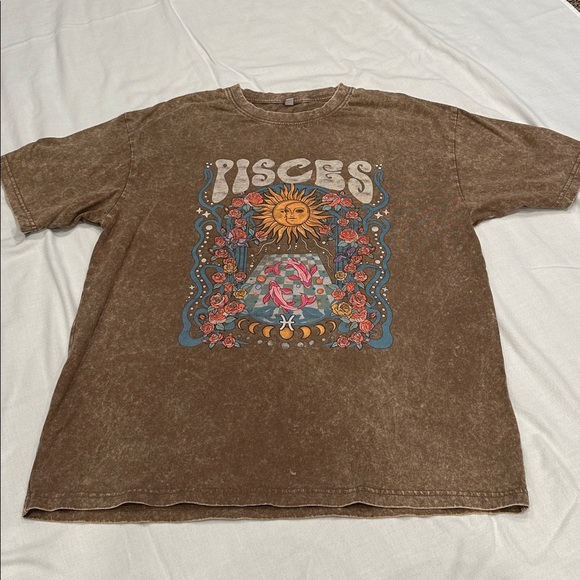 Oversized Pisces Graphic Tee with Sun and Roses medium - Picture 2 of 4